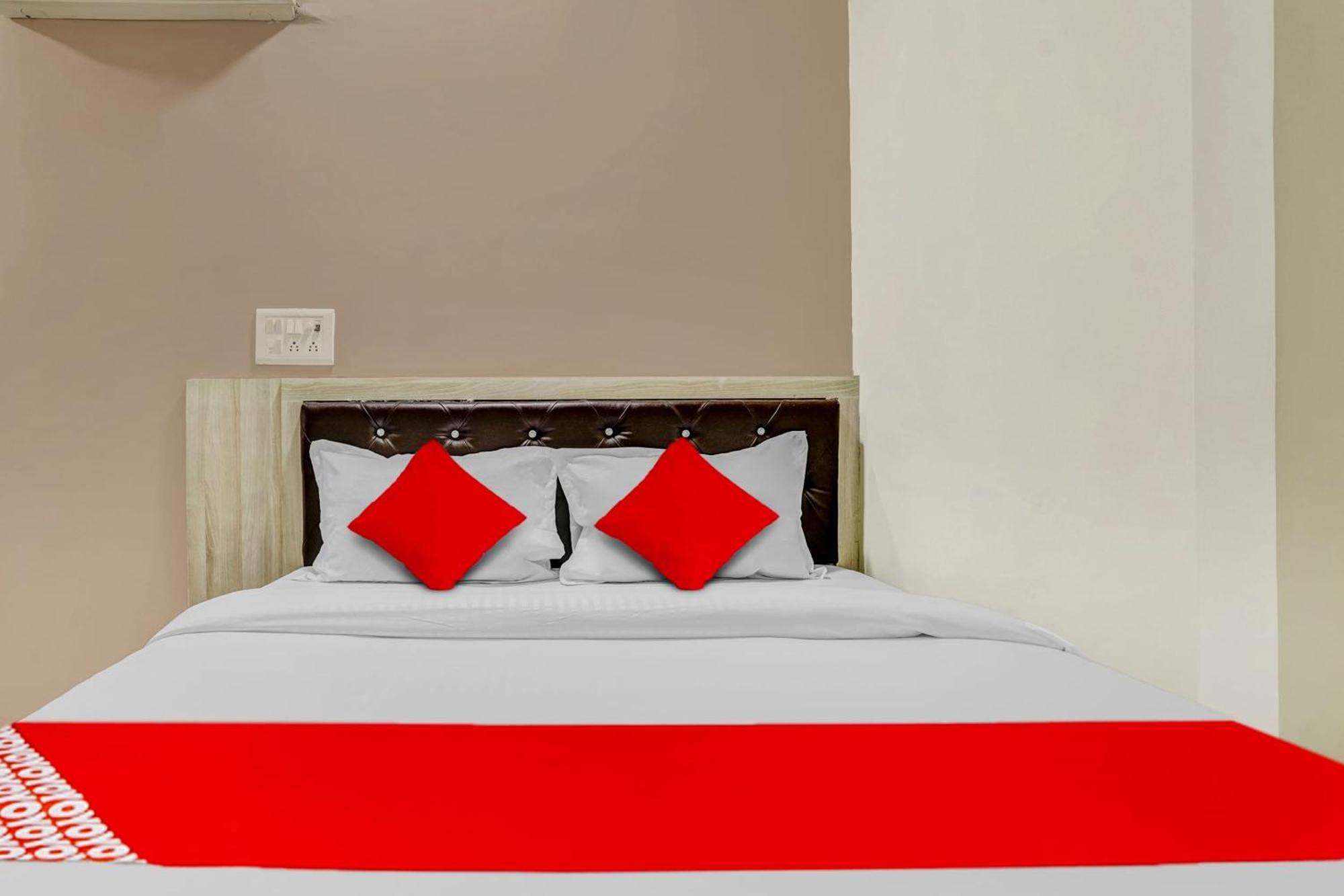 Hotel O Relax Palace มุมไบ ภายนอก รูปภาพ